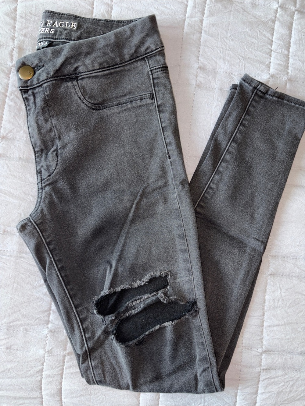 American Eagle Outfitters Women’s Distressed Grey/Black Extreme Jeggings